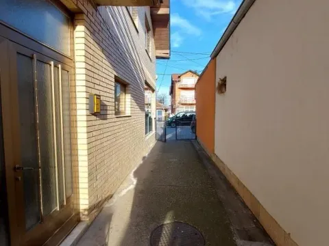 Izdavanje, poslovni prostor, 50m², Centar, Jagodina - image 7