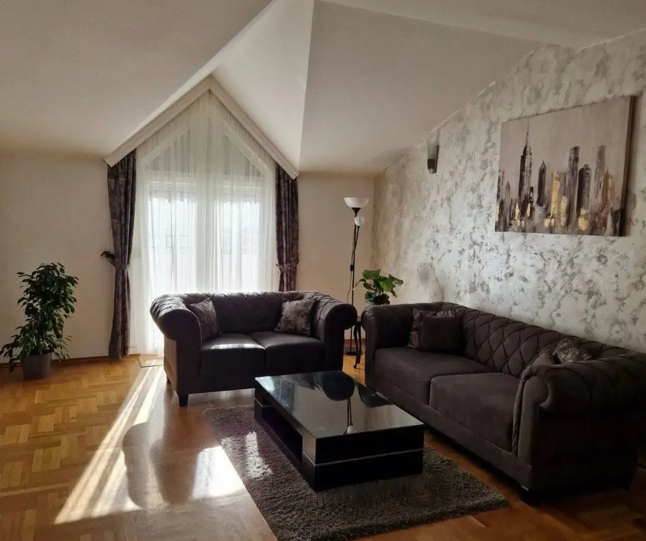 Izdavanje, dvosoban stan, 118m², Tološi, Podgorica