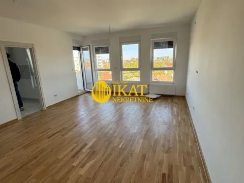 Prodaja, četvorosoban stan, 80m², Centar, Stara Pazova - image 5