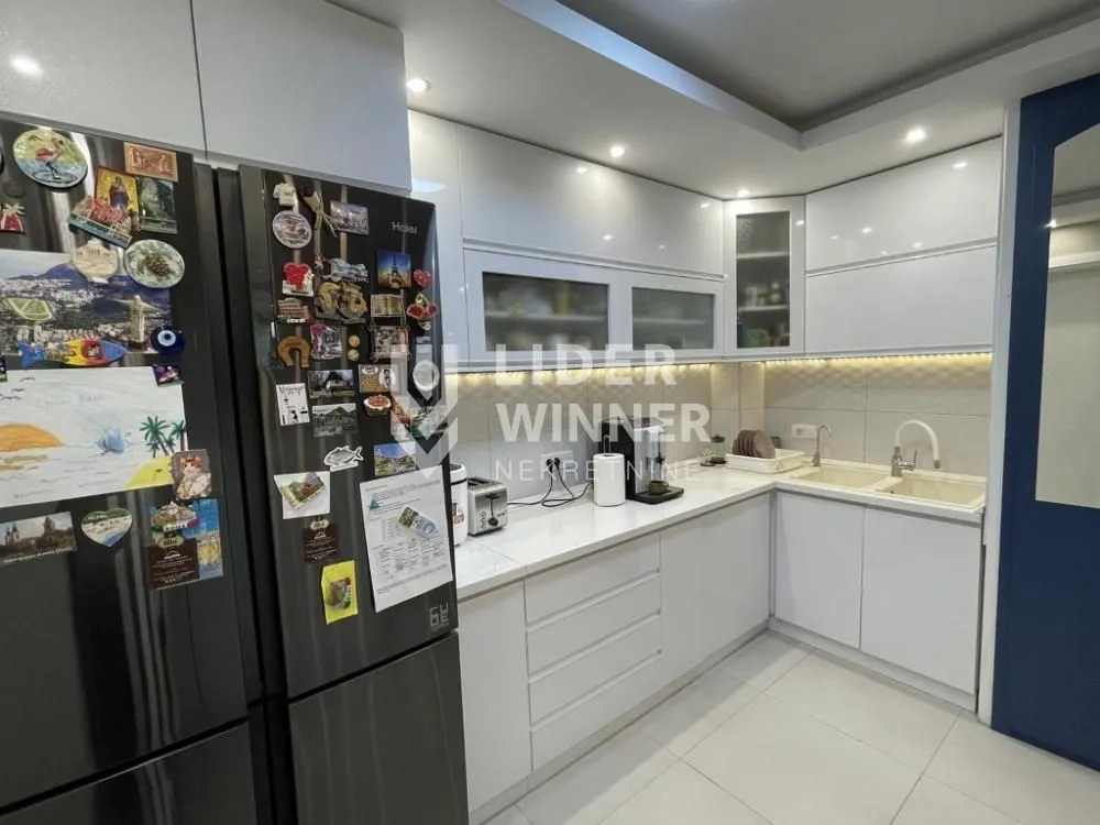 Rent, four bedroom apartment, 85m², Senjak, Beograd