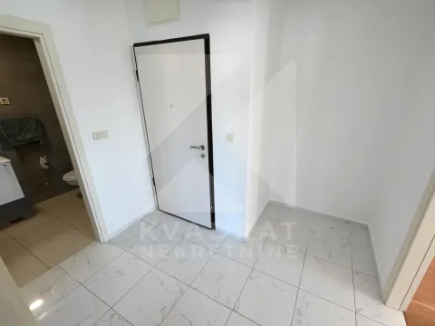 Izdavanje, dvosoban stan, 70m², Zabjelo, Podgorica - image 10