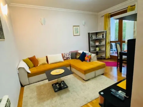 Izdavanje, jednosoban stan, 50m², Zagorič, Podgorica