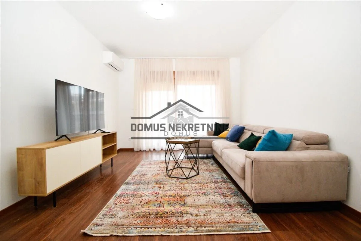 Izdavanje, jednosoban stan, 50m², Master Kvart, Podgorica