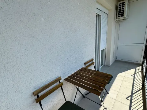 Izdavanje, dvosoban stan, 70m², Centar, Tivat - image 18