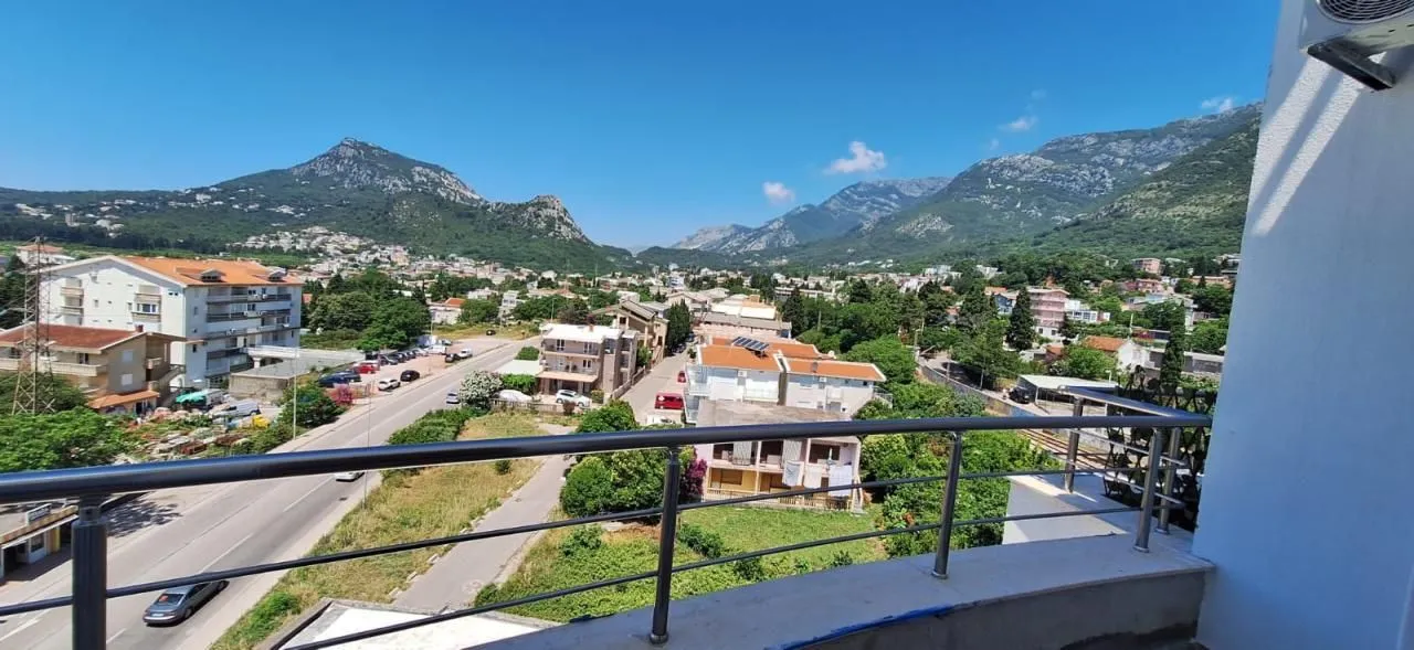 Prodaja, dvosoban stan, 63m², Sutomore, Bar