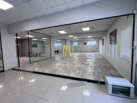 Izdavanje, poslovni prostor, 308m², Centar, Novi Sad - image 2