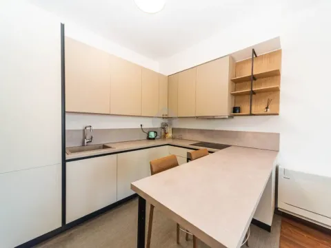 Izdavanje, trosoban stan, 89m², Master Kvart, Podgorica - image 4