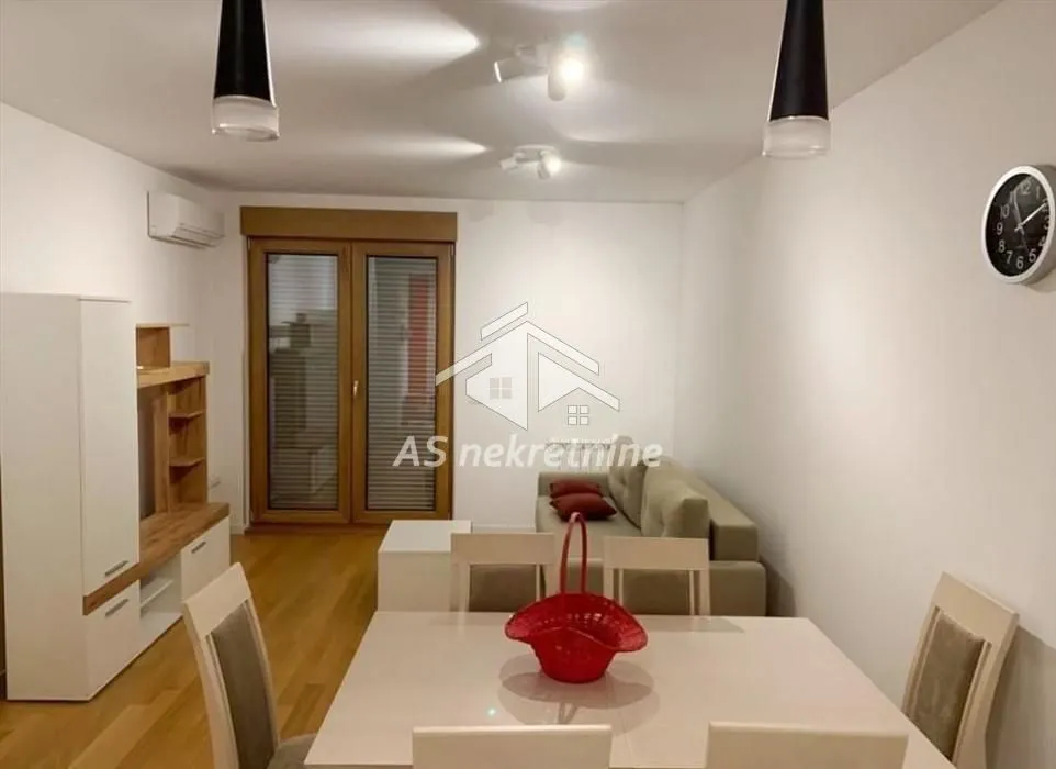 Izdavanje, dvosoban stan, 51m², Novi Beograd Blok 67, Novi Beograd Sve Podlokacije