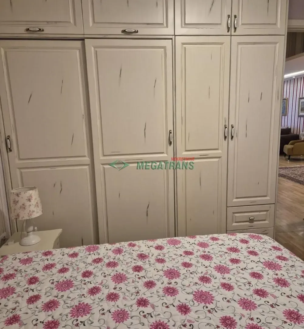 Izdavanje, trosoban stan, 102m², Belvil, Beograd