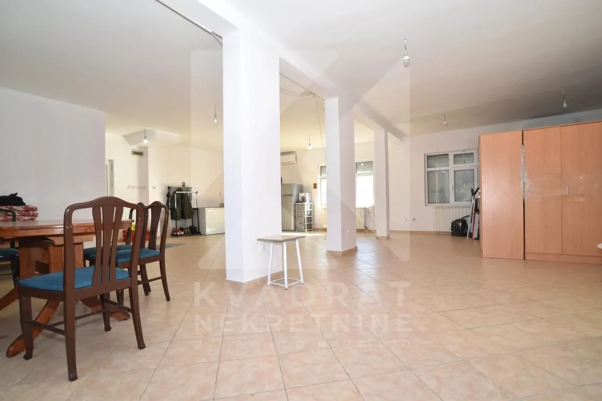 Rent, office space, 100m², Zlatica, Podgorica