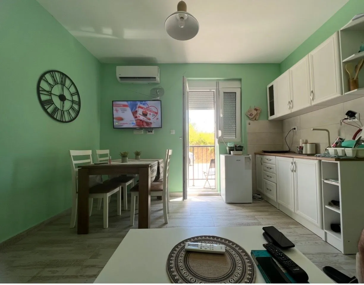 Izdavanje, jednosoban stan, 30m², Igalo, Herceg Novi