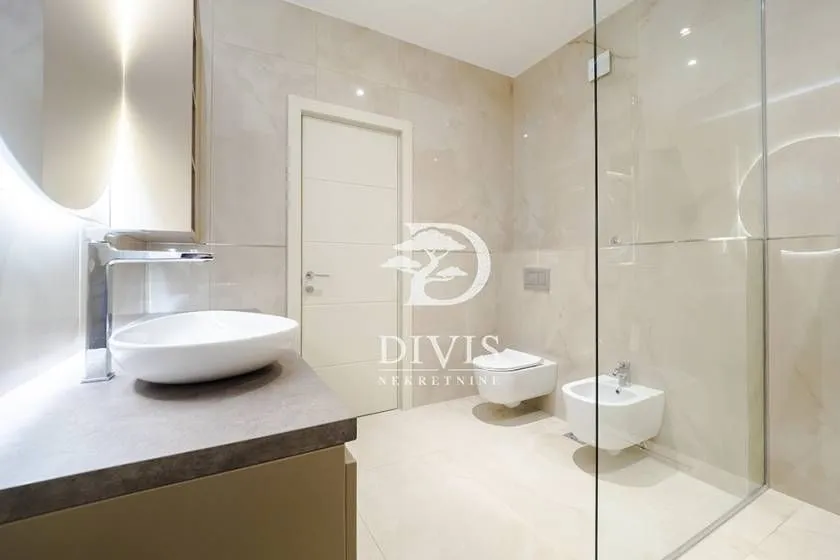 Izdavanje, poslovni prostor, 15330m², Senjak, Beograd