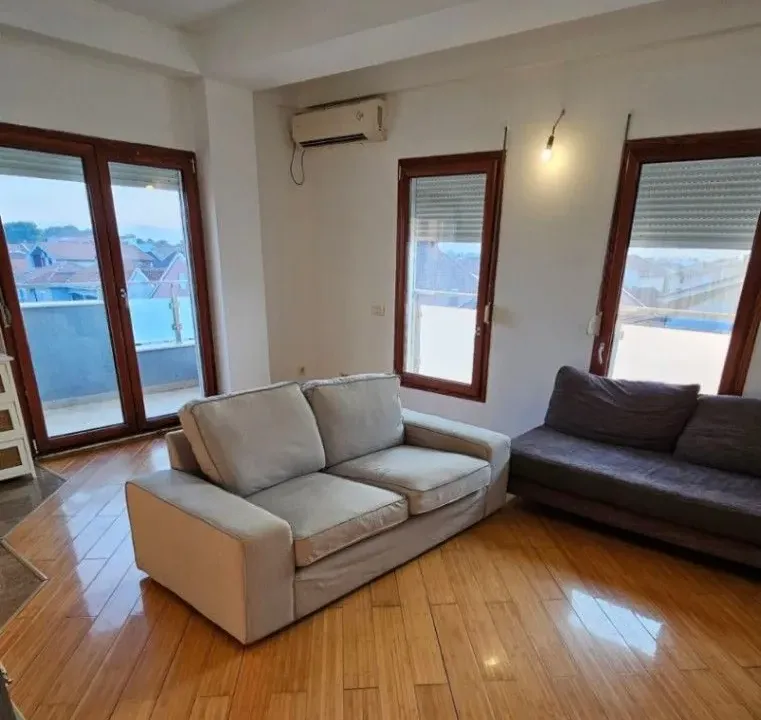 Izdavanje, dvosoban stan, 64m², Stari Aerodrom, Podgorica