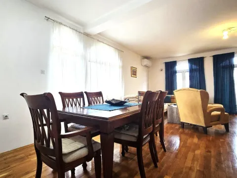 Rent, house, 180m², Tološi, Podgorica - image 24