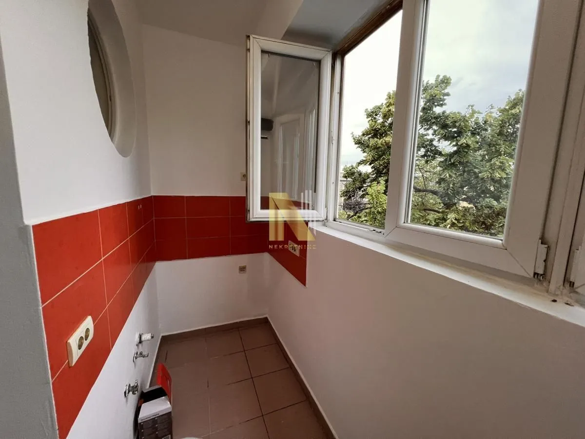 Izdavanje, trosoban stan, 61m², Stari grad, Novi Sad