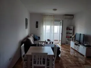 Izdavanje, dvosoban stan, 67m², Podgorica, Crna Gora