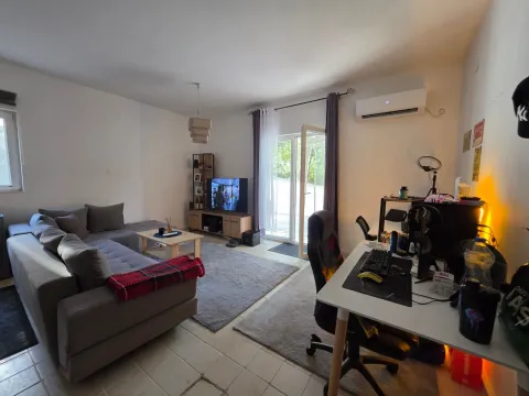 Izdavanje, jednosoban stan, 47m², Bečići, Budva - image 1