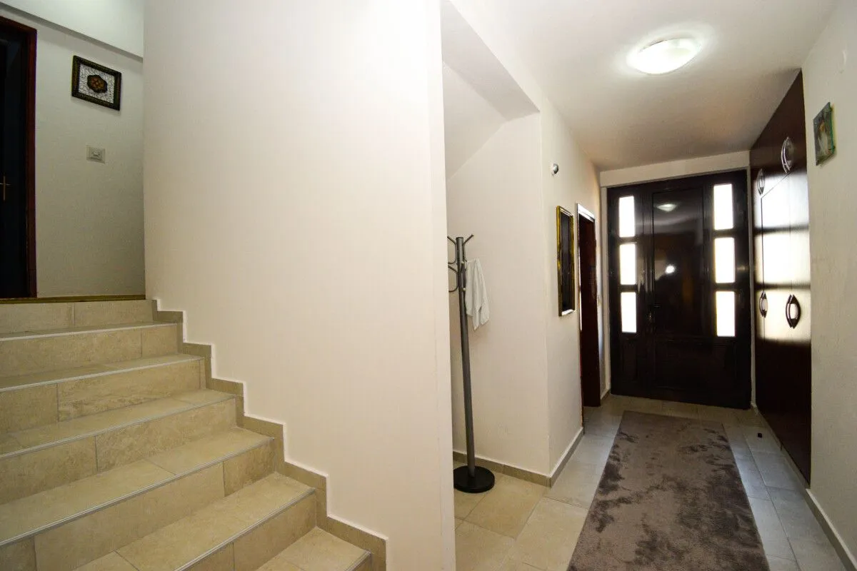 Prodaja, kuća, 300m², Stari Aerodrom, Podgorica