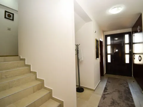 Prodaja, kuća, 300m², Stari Aerodrom, Podgorica - image 10