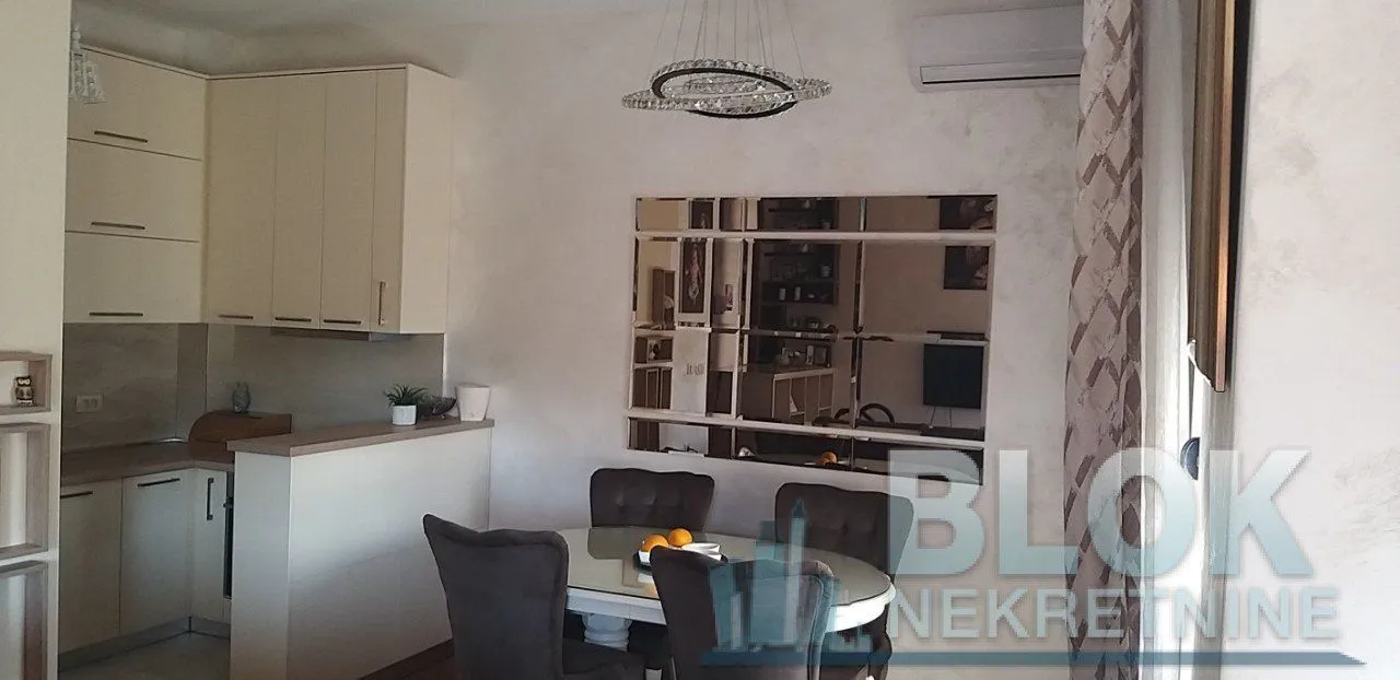 Izdavanje, trosoban stan, 85m², Centar, Podgorica