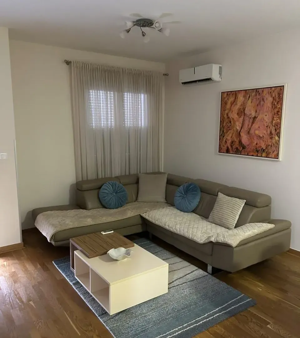 Izdavanje, dvosoban stan, 64m², City Kvart, Podgorica