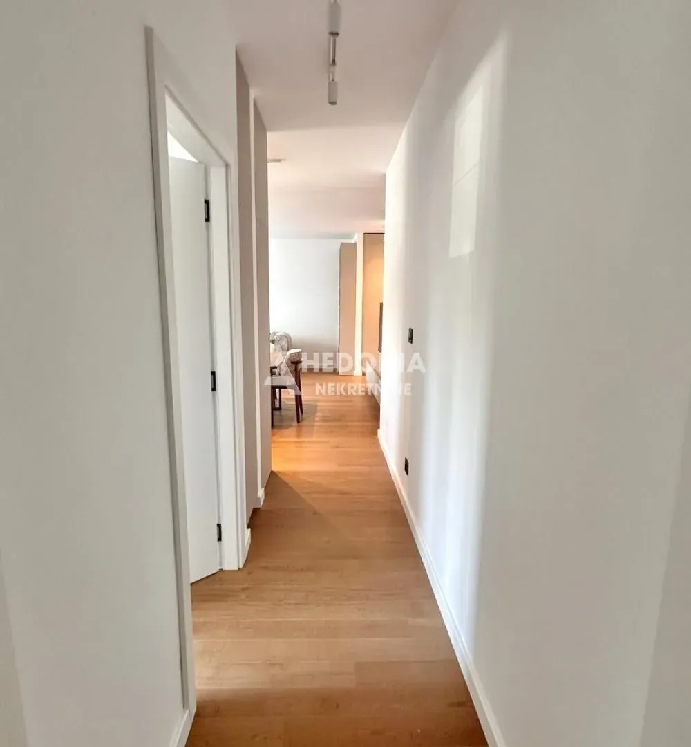 Izdavanje, trosoban stan, 65m², Vračar Sve Podlokacije, Beograd