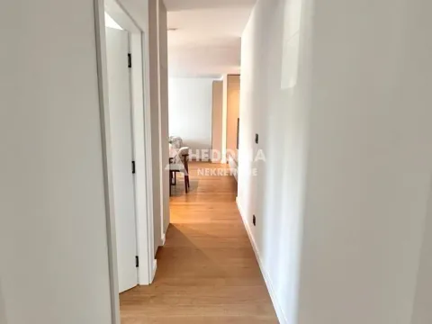 Izdavanje, trosoban stan, 65m², Vračar Sve Podlokacije, Beograd - image 8