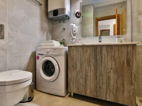 Izdavanje, jednosoban stan, 58m², Centar, Budva - image 3