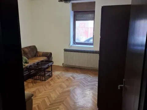 Izdavanje, kuća, 250m², Lipov Lad, Zvezdara Sve Podlokacije - image 5