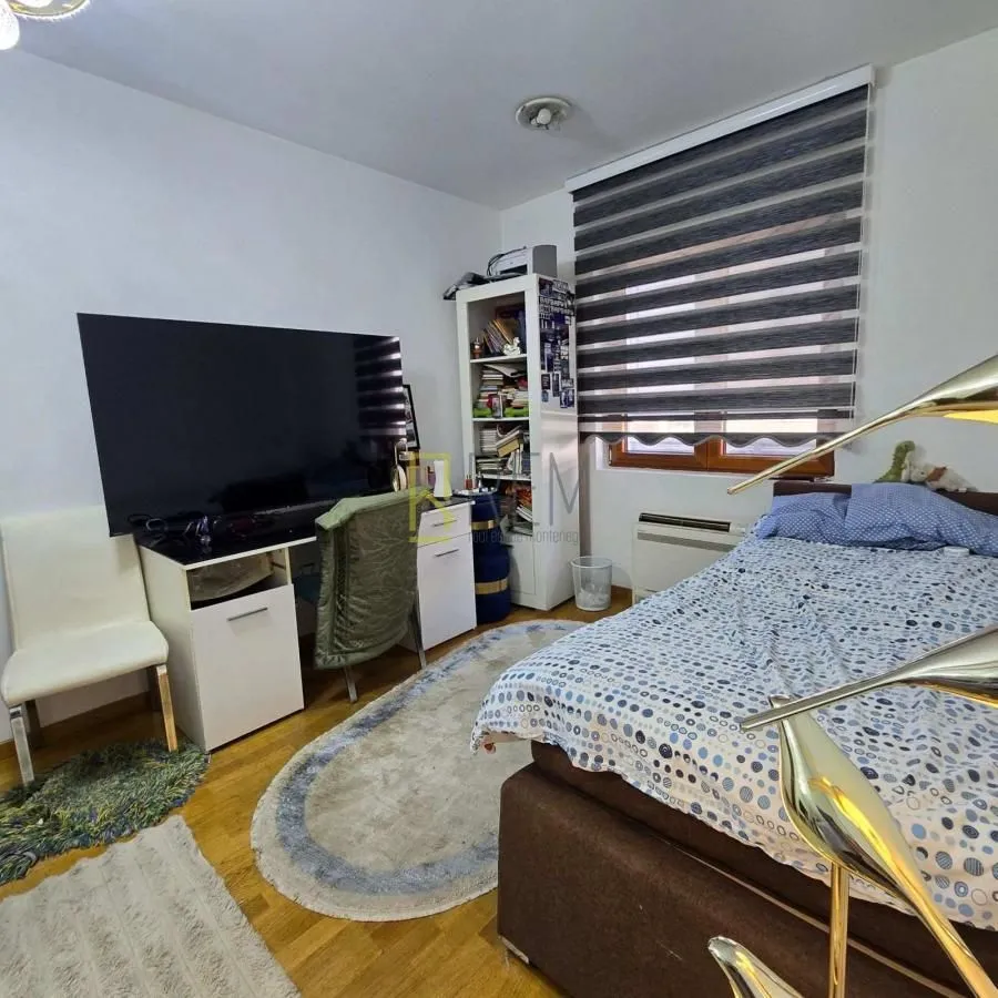 Prodaja, trosoban stan, 120m², Tološka šuma, Podgorica