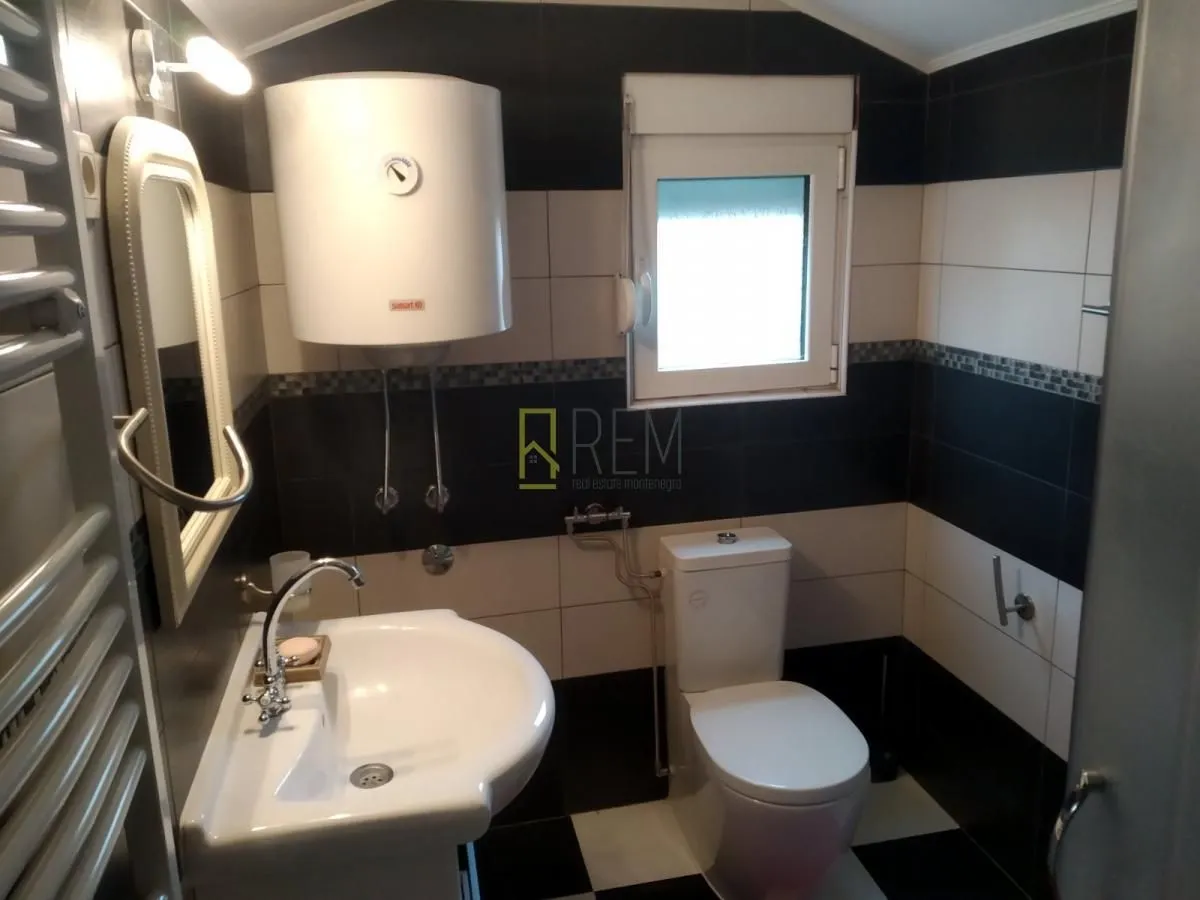 Rent, house, 190m², Tološi, Podgorica