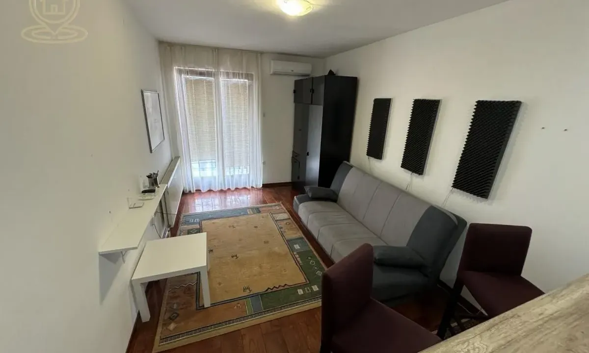 Izdavanje, garsonjera, 25m², Salajka, Novi Sad Sve Podlokacije