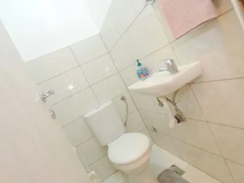 Izdavanje, dvosoban stan, 83m², Centar, Tivat - image 10