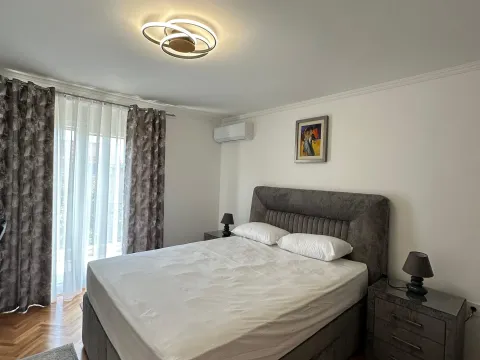 Izdavanje, dvosoban stan, 70m², Centar, Tivat - image 4