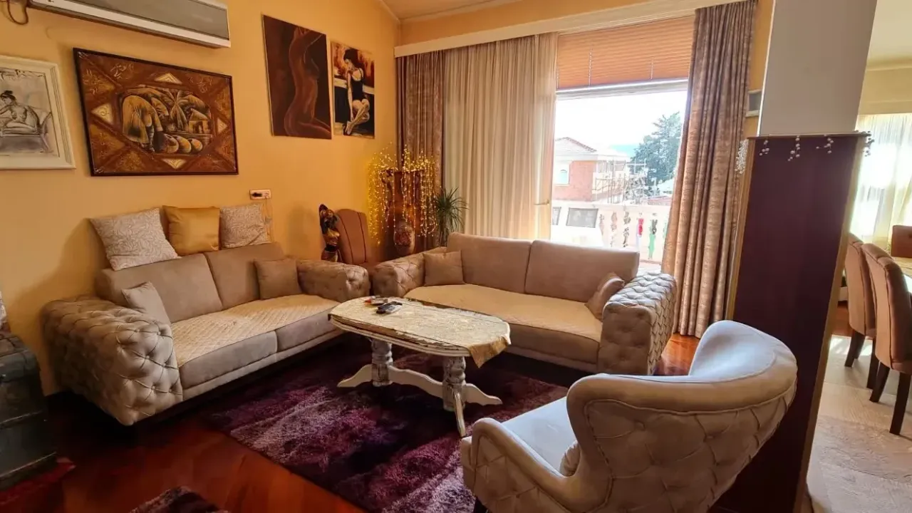 Izdavanje, stan, 140m², Tivat, Crna Gora