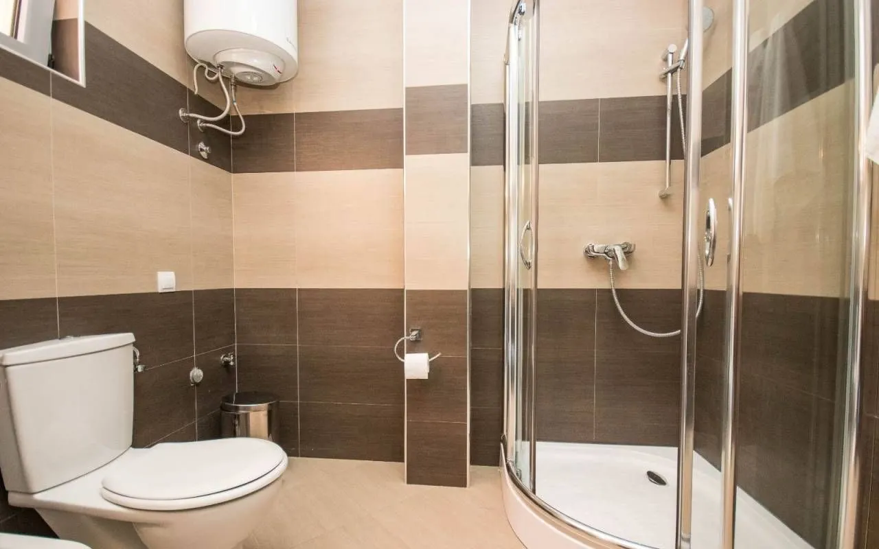 Izdavanje, dvosoban stan, 60m², Dobra Voda, Budva