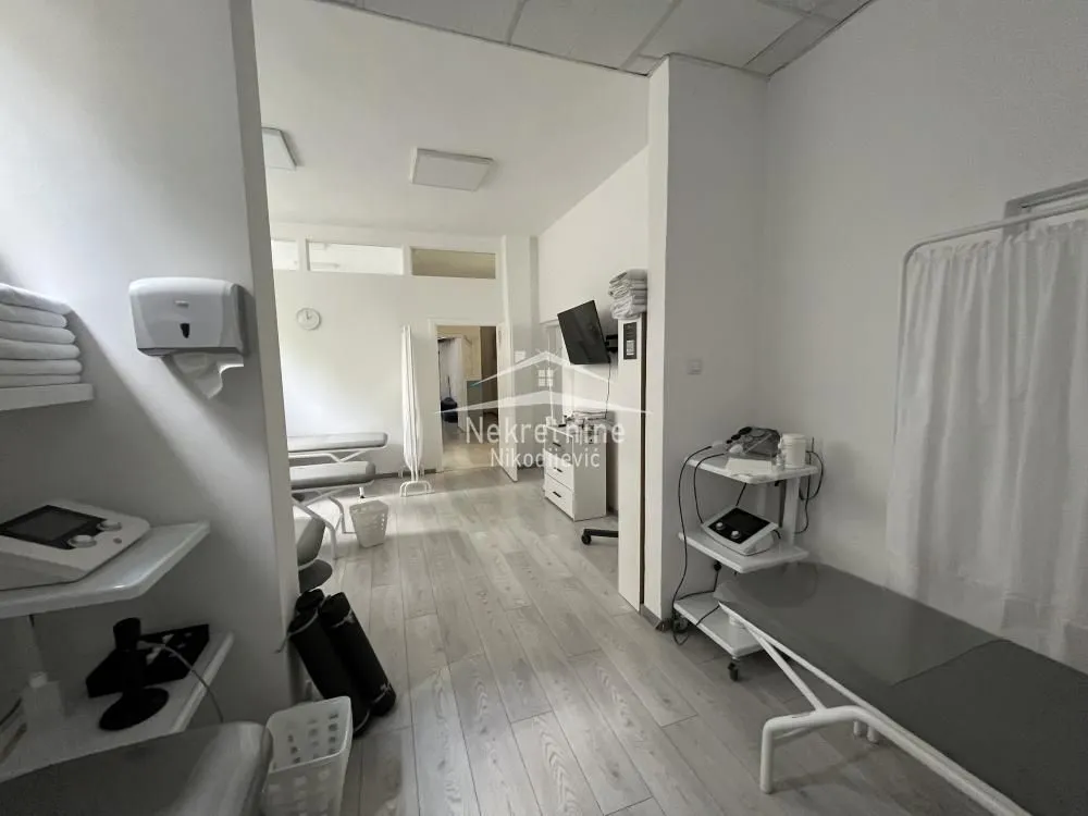Rent, office space, 136m², Čukarica, Beograd