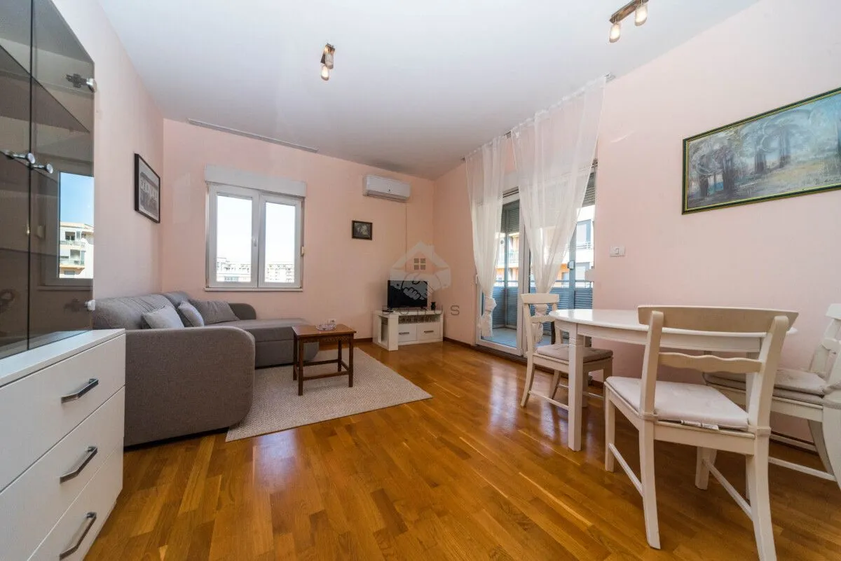 Izdavanje, jednosoban stan, 50m², City Kvart, Podgorica