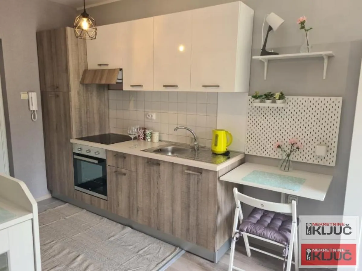 Izdavanje, garsonjera, 21m², Centar, Novi Sad
