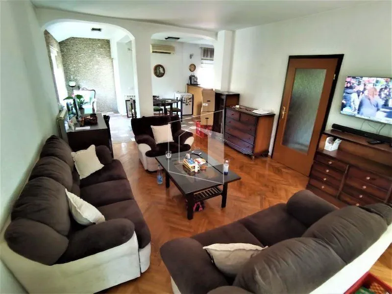 Rent, house, 250m², Stari Aerodrom, Podgorica