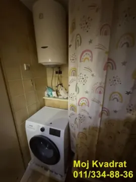 Manje kupatilo sa veš mašinom, bojlerom i tuš kabinom. - image 2