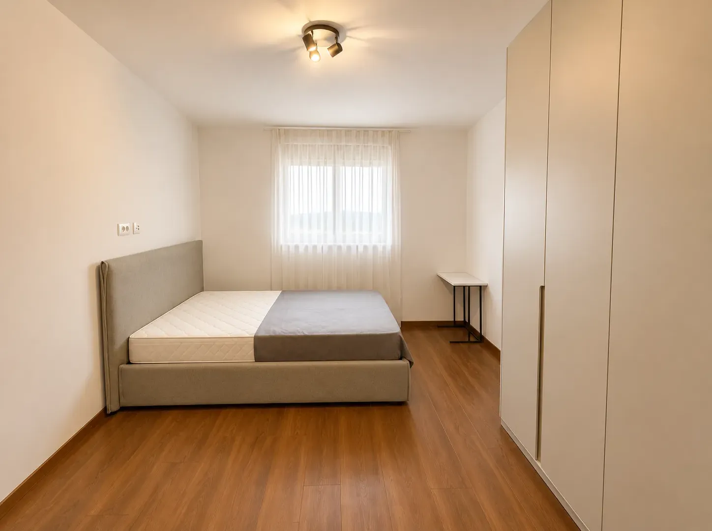 Izdavanje, četvorosoban stan, 113m², Master Kvart, Podgorica