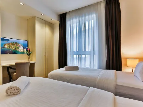 Izdavanje, dvosoban stan, 110m², Rafailovići, Budva - image 13