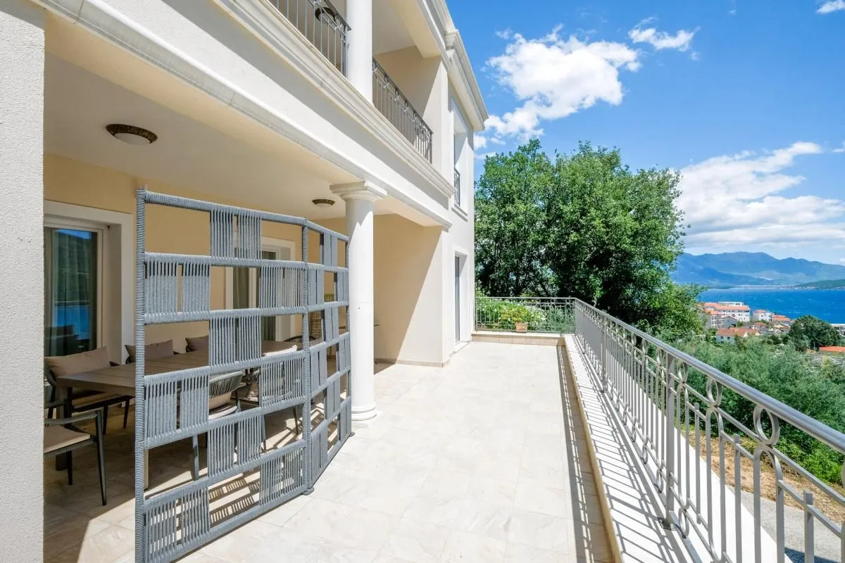 Prodaja, trosoban stan, 166m², Đenovići, Herceg Novi