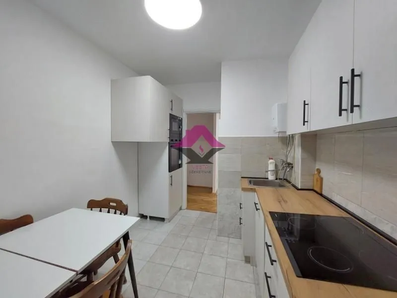 Izdavanje, trosoban stan, 68m², Poštanska Štedionica, Palilula Sve Podlokacije