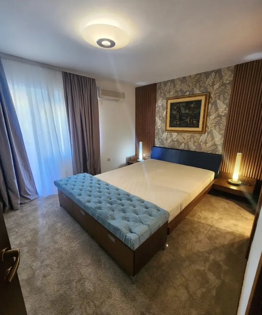 Izdavanje, trosoban stan, 215m², Gorica C, Podgorica