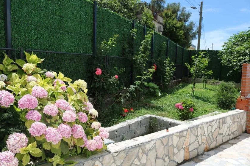 Izdavanje, kuća, 200m², Kuti, Herceg Novi