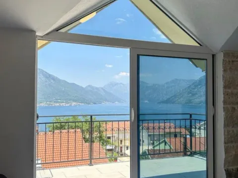 Izdavanje, dvosoban stan, 50m², Dobrota, Kotor - image 6