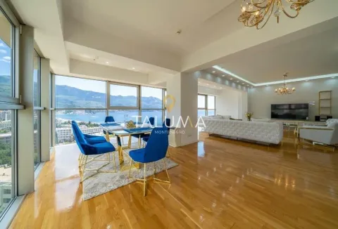 Izdavanje, trosoban stan, 150m², Bečići, Budva - image 4