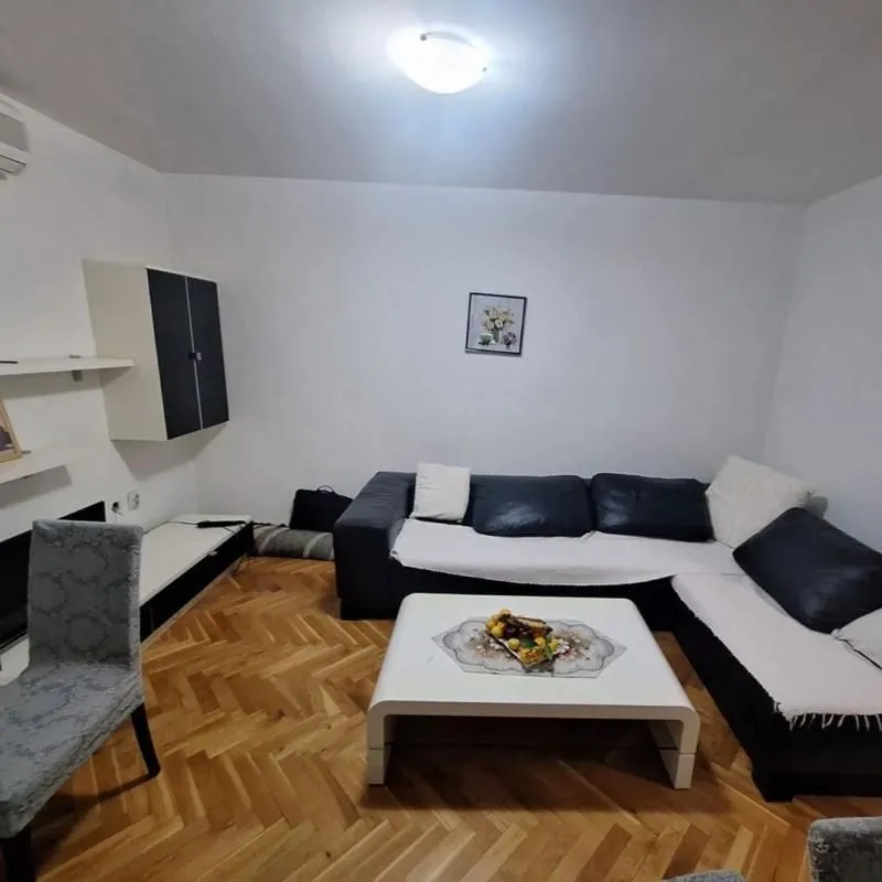 Izdavanje, dvosoban stan, 70m², Stari Aerodrom, Podgorica
